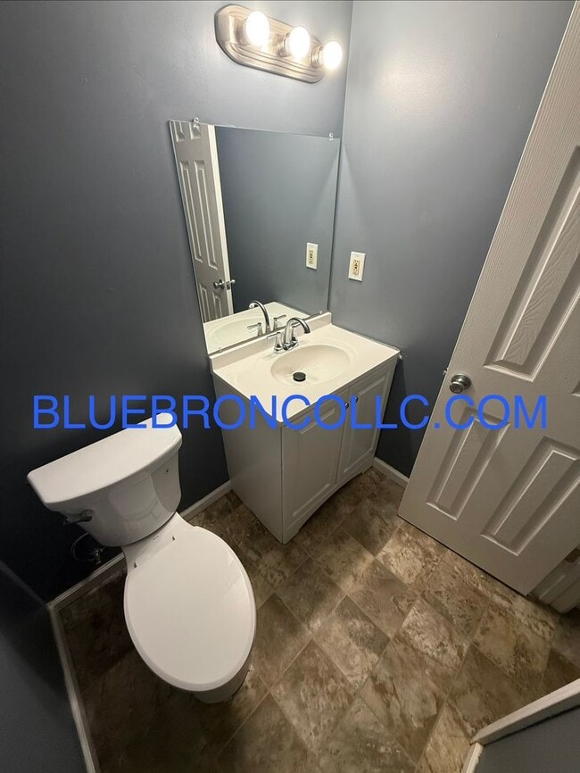 Photo - 128 SW Oxford Pl