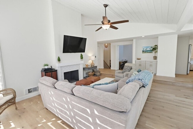 Photo - 561 S Sierra Ave Unidad ID1255601P