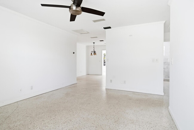 Photo - 205 Rutland Blvd