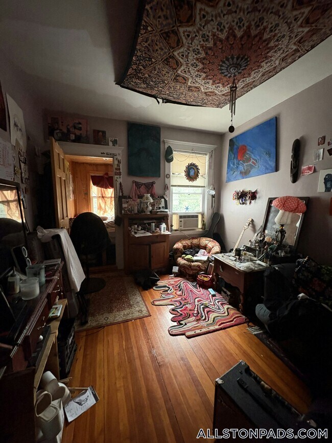 Photo - 192 Kelton St Unit 2