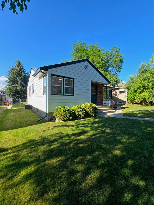 Photo - 2719 6th Ave N
