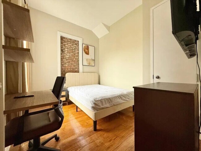 Photo - Furnished room/NOT APARTMENT Unit 1R