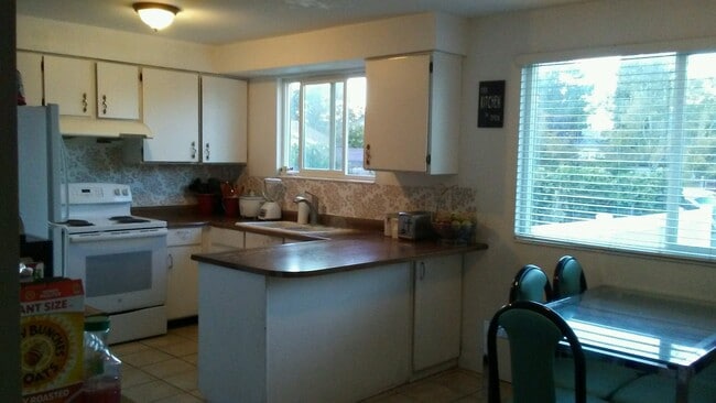 Building Photo - 5156 W Highwood Dr