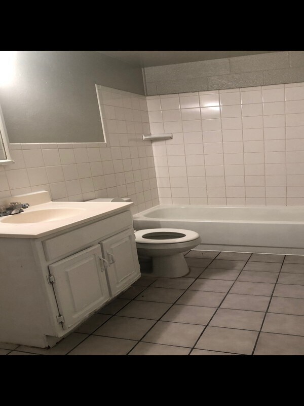 Photo - 793 Lennox St Unit 2