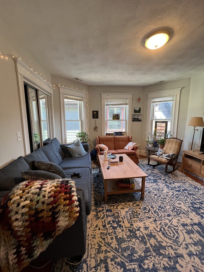 Building Photo - 305 Highland Ave Unit 3 Rental
