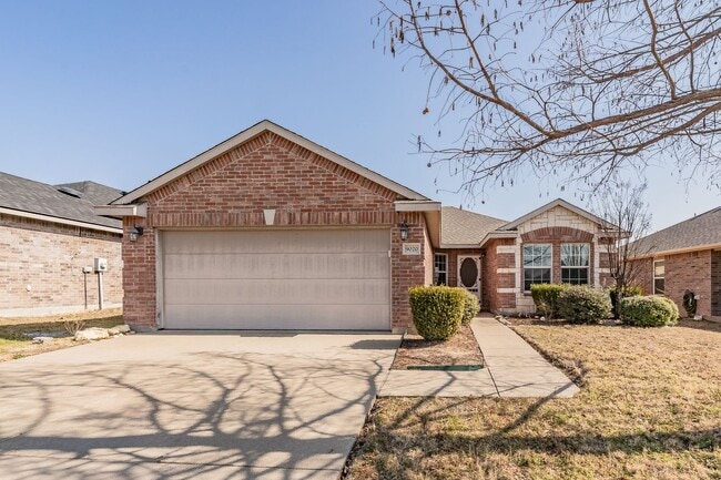 Building Photo - 3 Bedroom 2 Bath Home