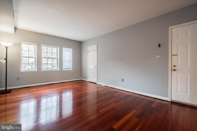 Photo - 1713 N Troy St Unidad 387