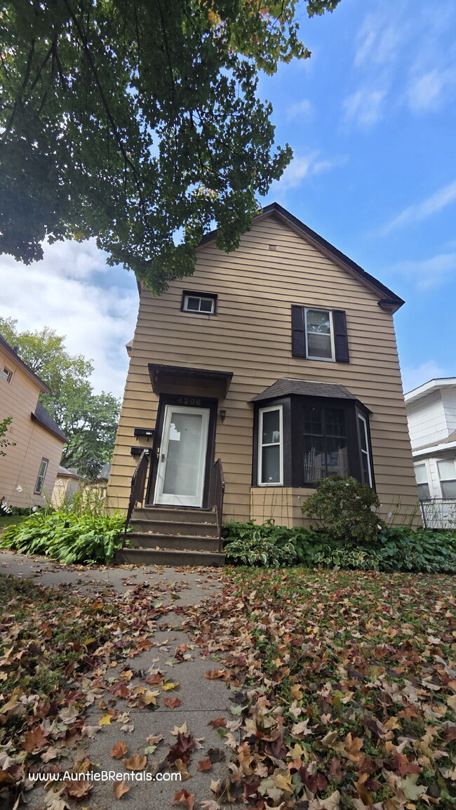 Building Photo - 2 bedroom - Duplex for RENT Move in Nov 1st Unit 1 Rental