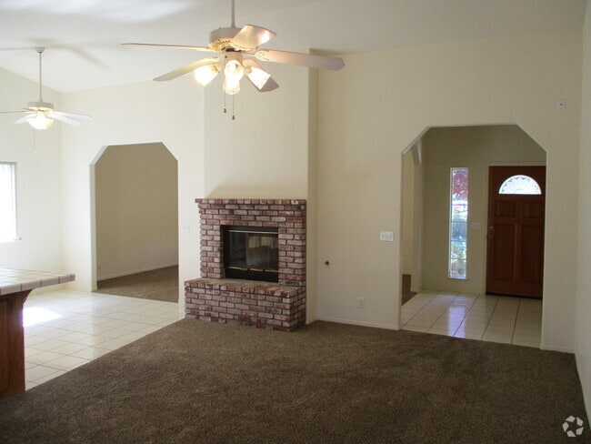 Building Photo - Culdesac Home Near Parks & Schools