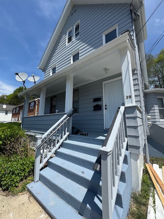 Building Photo - 39 Bank St Unit 2 Rental