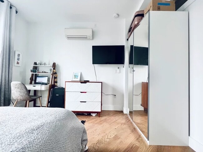 Furnished room/NOT APARTMENT