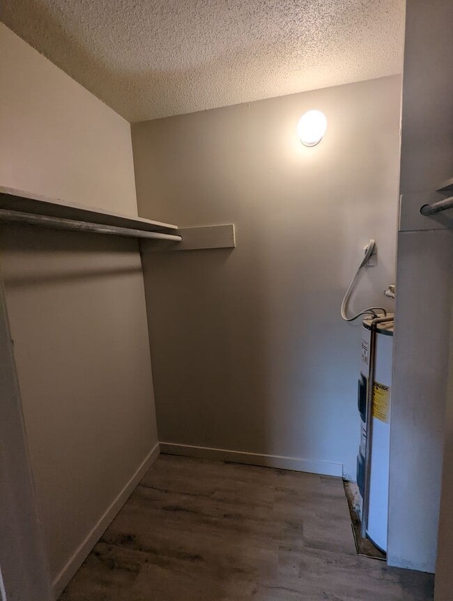 Photo - Upstairs 2 Bedroom Apartment Unit 2908 Lawnridge Ct Apt B