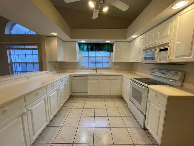 Photo - ANNUAL RENTAL - BERKSHIRE LAKES-MELROSE GARDENS- 3 BED/2 BATH VILLA WITH 2 CAR GARAGE