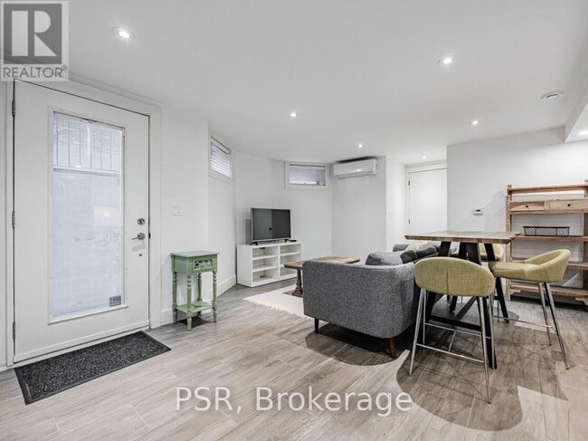 Photo - 71 Crawford St