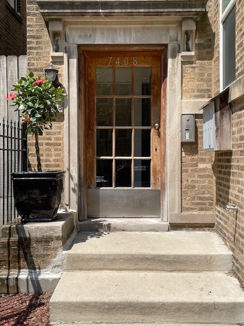 Building Photo - 7408 N Hoyne Ave Unit 1 Rental