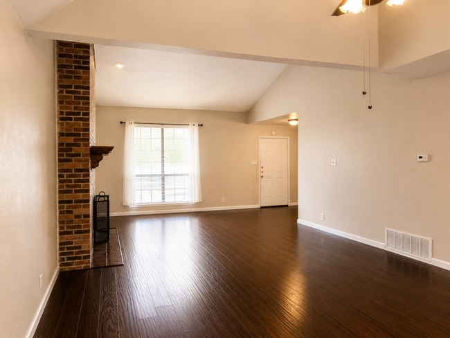 Photo - 126 Hollyhill Ln
