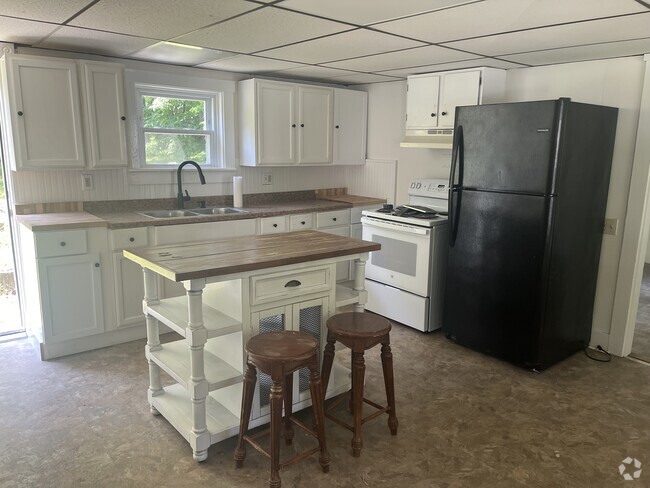 Building Photo - 34 Summer St Unit 1 Rental
