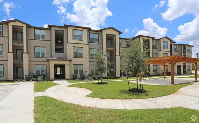 Photo - The Curve at Crescent Pointe