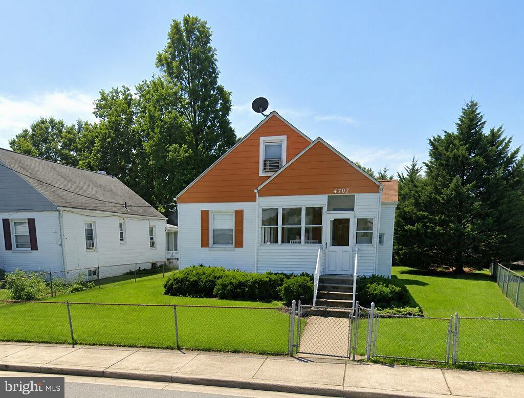 Photo - 4707 Tuckerman St