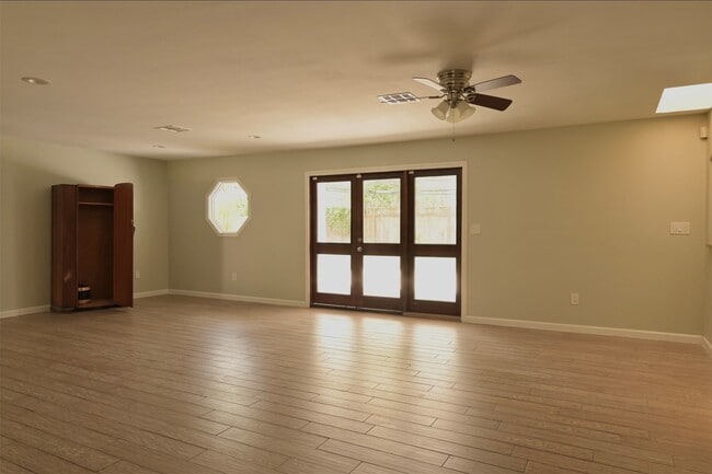 Photo - 9810 Cliffwood Dr