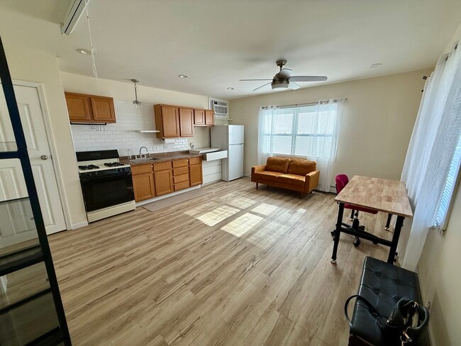 Building Photo - 7215 University Ave Unit 1 R