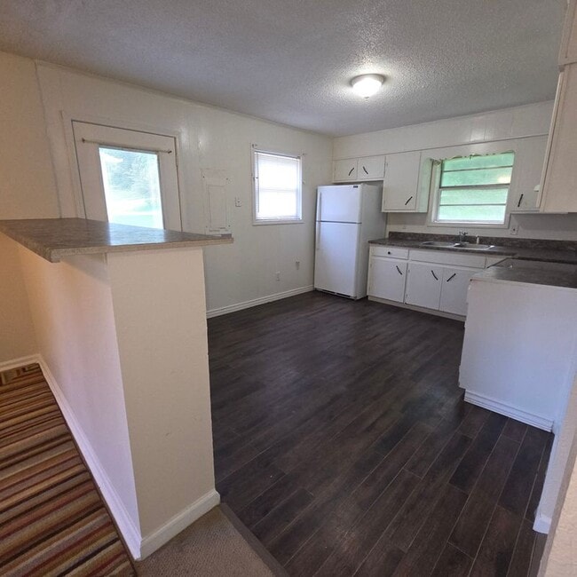 Photo - 806 McCampbell St