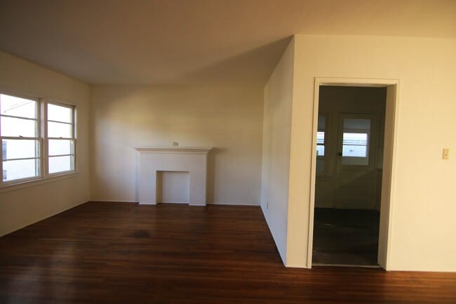 Building Photo - 507 S Verdugo Rd