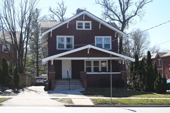 Photo - 921 E Burlington St