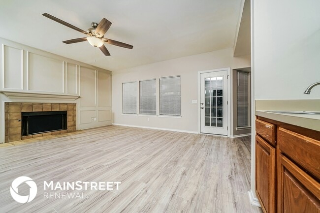 Photo - 1001 Country Ln