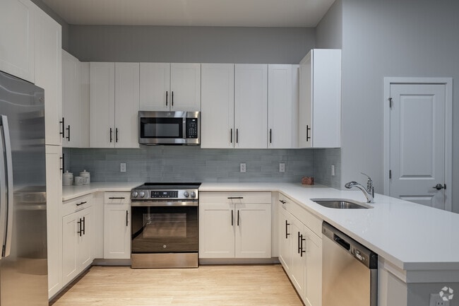 1BR, 1BA w/Den - 852SF - Kitchen