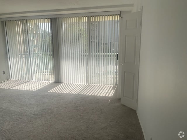 Building Photo - 501 Slaters Ln Unit 310 Rental