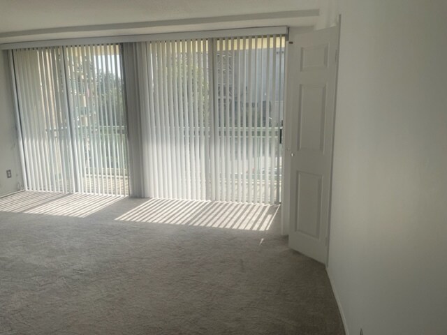 Living room - 501 Slaters Ln Condo Unit 310