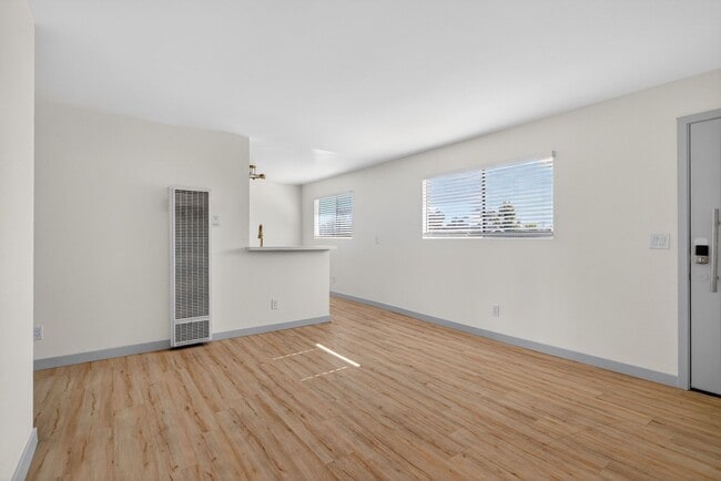 Photo - 921 Alamitos Ave Unidad 11