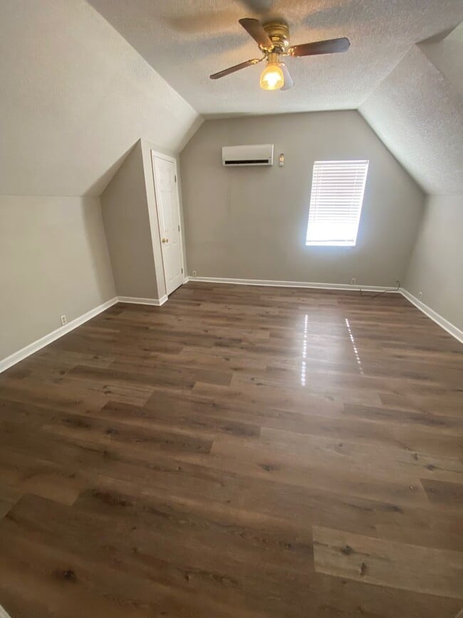 Photo - College- 204 Unidad #1