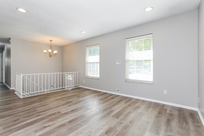 Photo - Beautiful 3 Bedroom Bi-Level Home