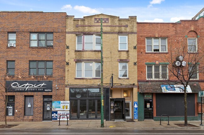 Photo - 3722 N Clark St Condo