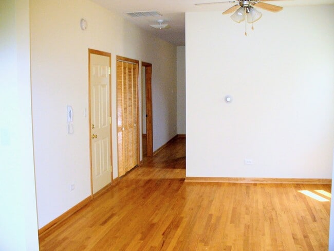 Photo - 2041 N Keeler Ave Unidad 2