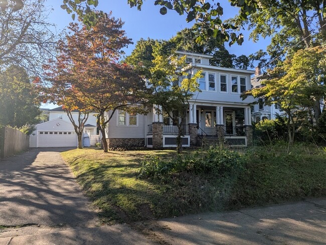 Building Photo - 1855 Northampton St Rental