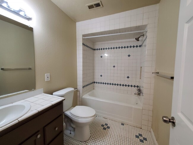 Photo - 66 W Oakland Ave