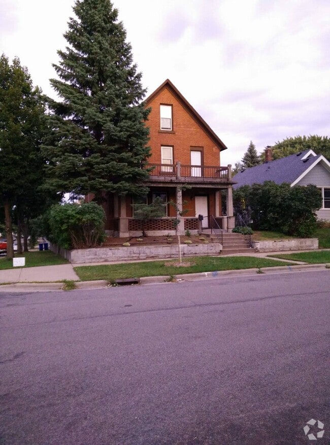 Building Photo - 1100 Farrington St Rental
