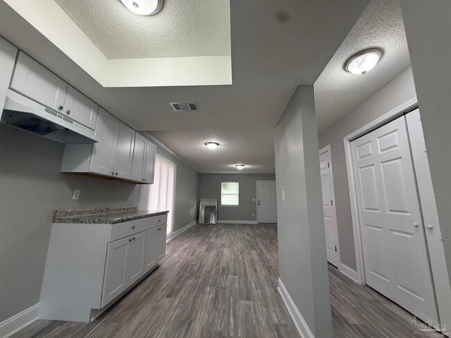 Photo - 1425 Toni St