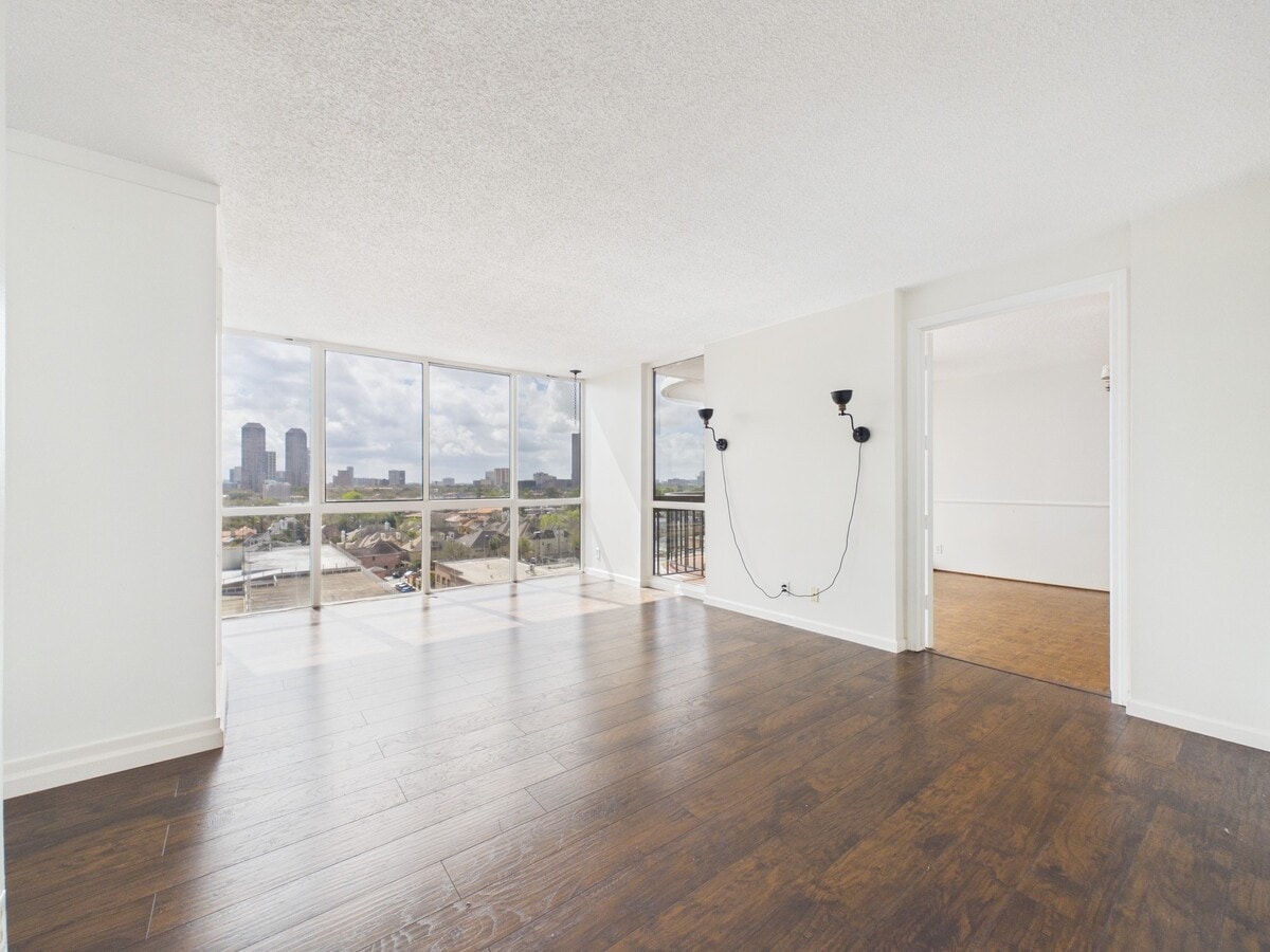 Photo - 5001 Woodway Dr Unit 1103