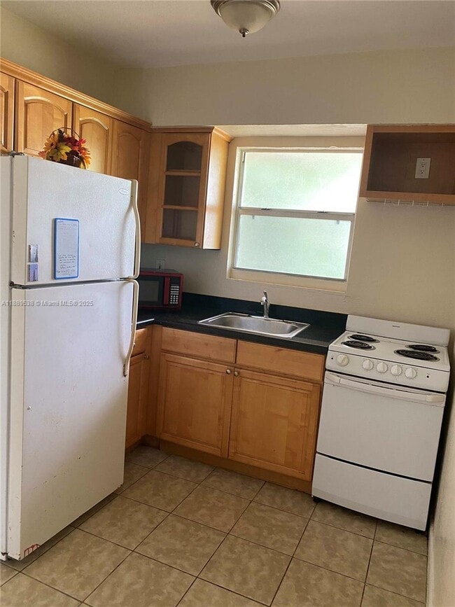 Building Photo - 1060 NE 80th St Unit 3