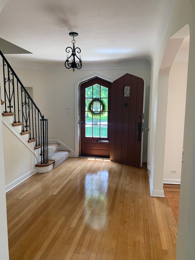 425 W North St