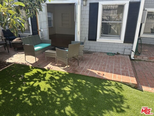 Photo - 1444 Yale St