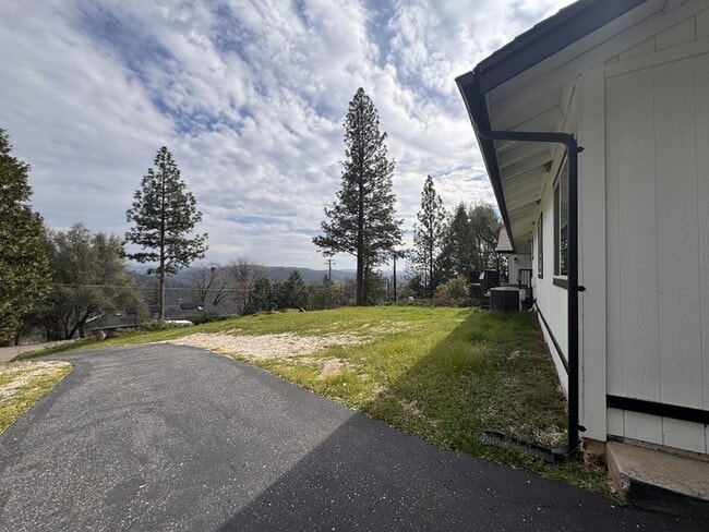 Photo - 17554 Patricia Way