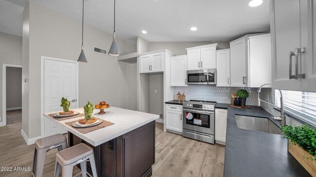 Building Photo - 5 bedroom 2 bath single level home in Peoria