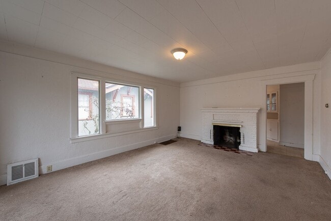 Photo - Beautiful 4 Bedroom Home Located on North Beacon Hill!