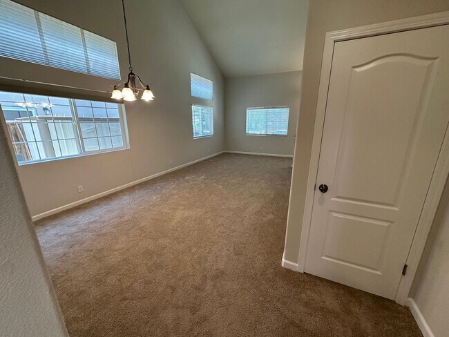Photo - Beautiful 4 Bedroom, 3 Bath Brentwood Home