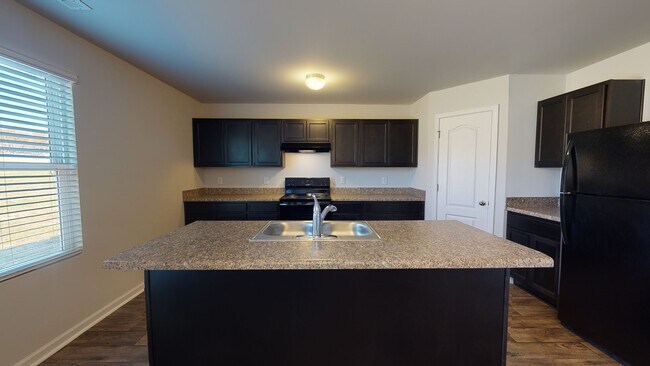 Photo - 129 Maple Tree Ln